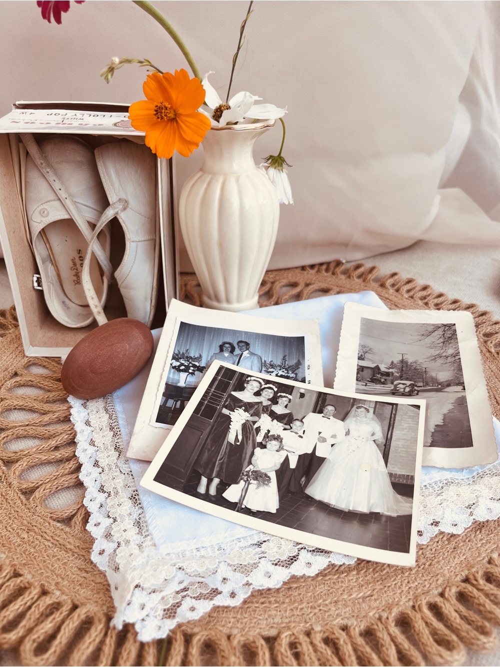 Vintage Lace-Trim Memory Tray - Cream Decorative Keepsake